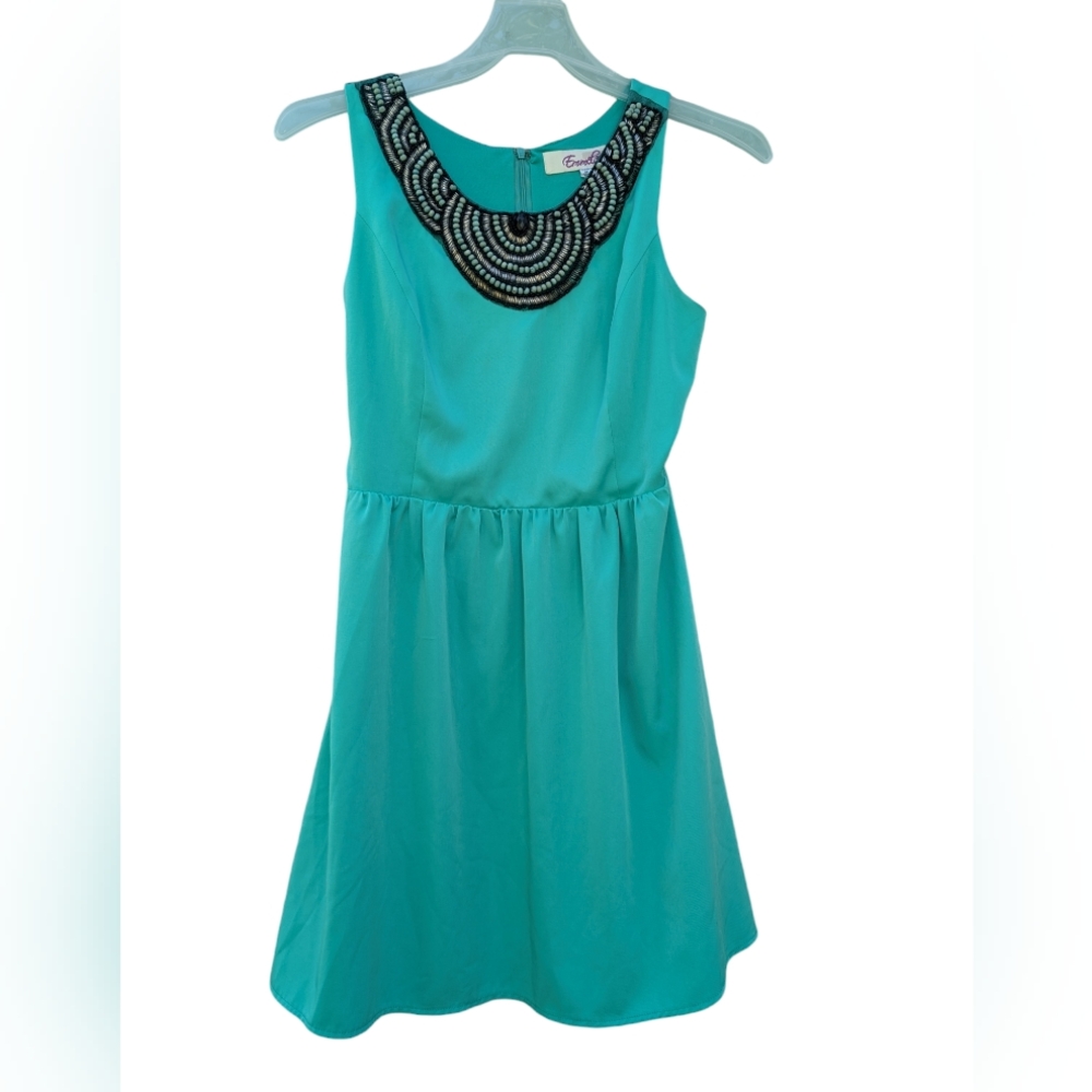 Emmelee/ women's dress above the knee/green with necklace/size Medium